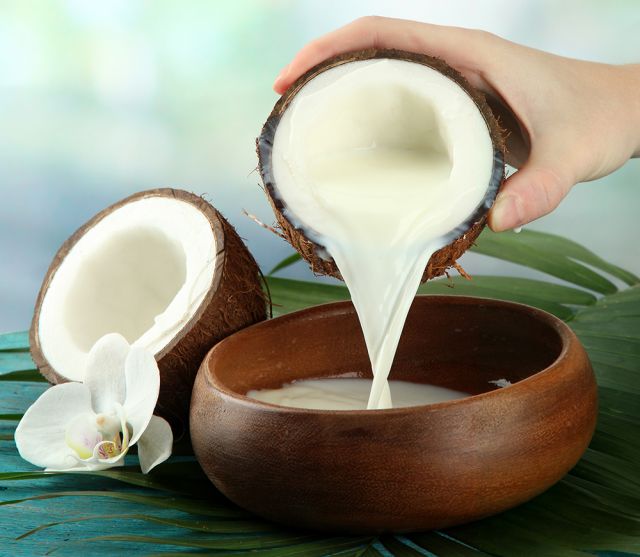 नारियल का दूध बचाता है सनबर्न से
