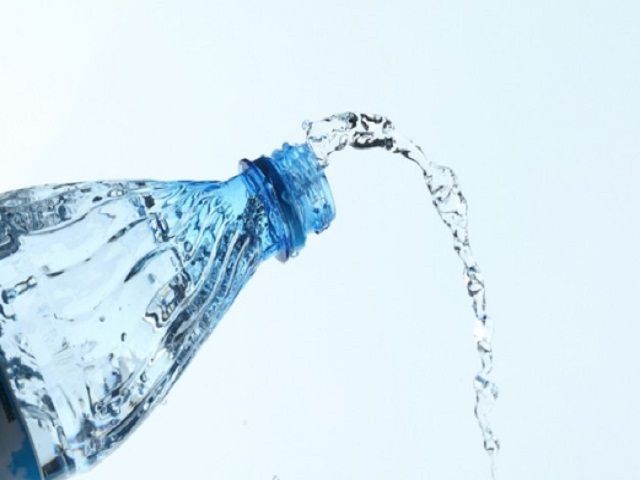 प्लास्टिक की बोतल में पानी पीने से होती है यह बीमारियां