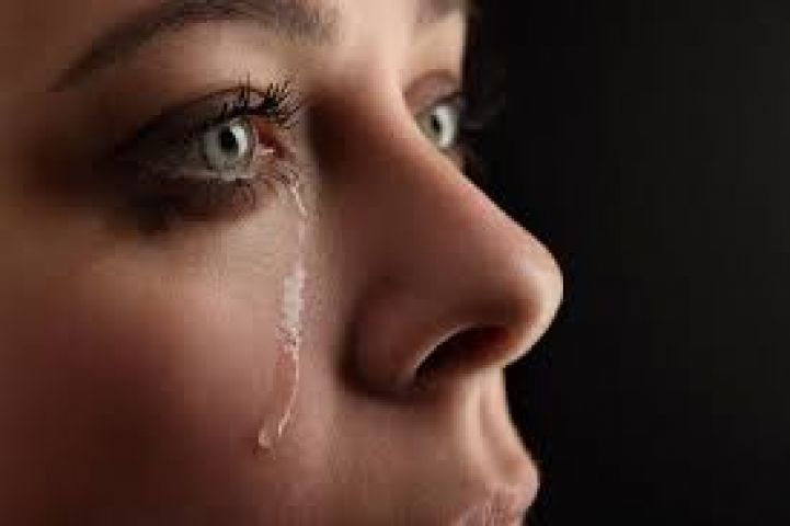 रोना भी है स्वस्थ के लिए लाभदायक, रोने से होते है हम तनाव मुक्त