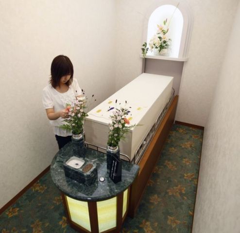 Japan's Hotel where Services are given to the 'Dead Bodies'!!