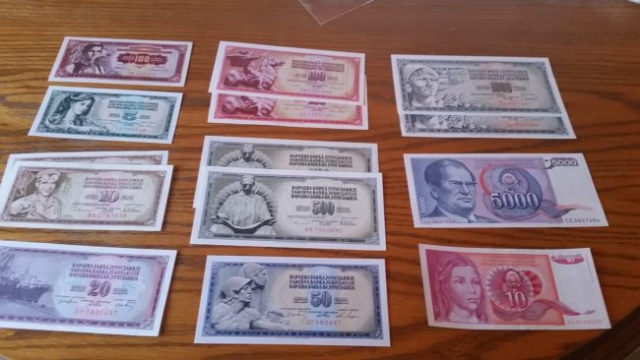 Boy found amazing 'collection of Bank Notes' in his Grandfather's Belongings!!