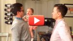 वीडियो: पापा का जुड़वाँ देख बच्चा कंफ्यूज. मेरे दो दो पापा?