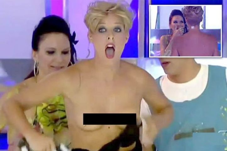 Look, which TV presenter suffered from wardrobe malfunction ?