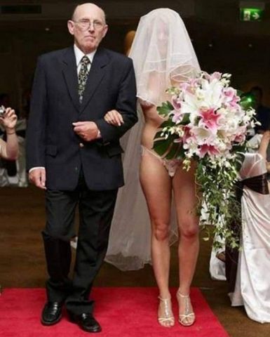 Ladies, try hard for not to spoil your 'Wedding Day' like this !