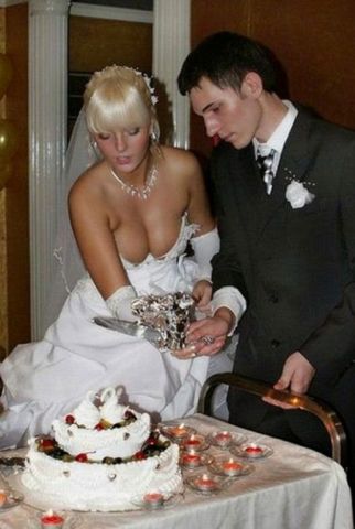 Ladies, try hard for not to spoil your 'Wedding Day' like this !