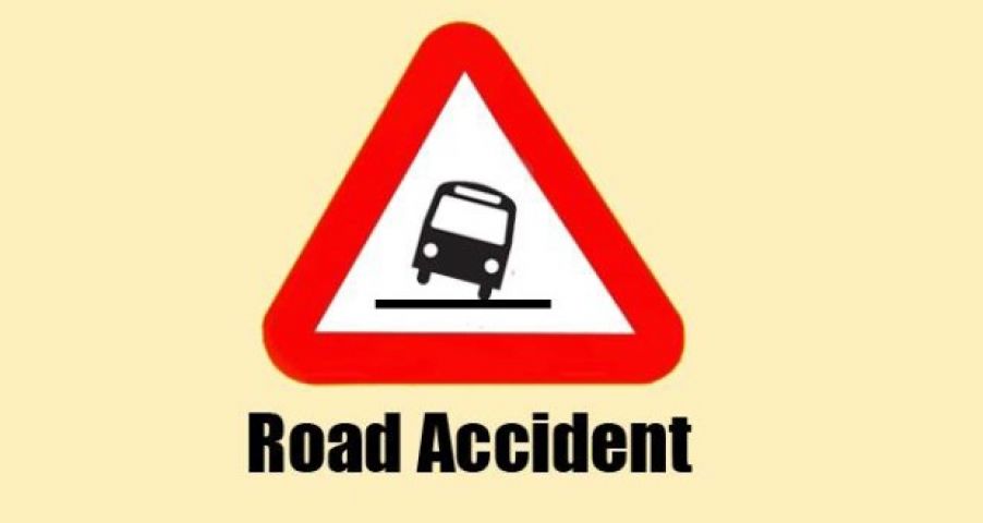 New Delhi: 19 injured as bus collides with truck