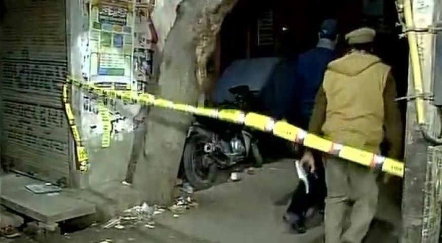 New Delhi: Four injured in firing by unknown person