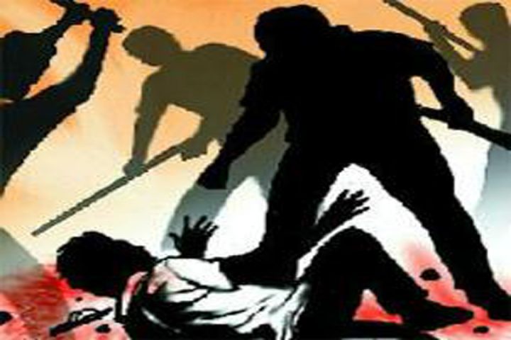 Eight members of a family booked for thrashing a man