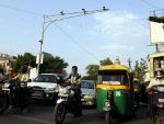 Non – existence of 'traffic signal' leads to jam at Pipliyahana