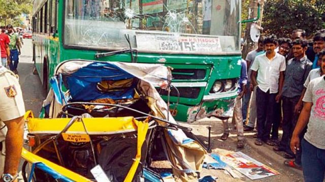 Passenger bus hit rikshaw, 12 died in Rajgarh