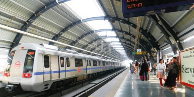 From Jan 1, Delhi Metro to ditch cash for mobile wallet