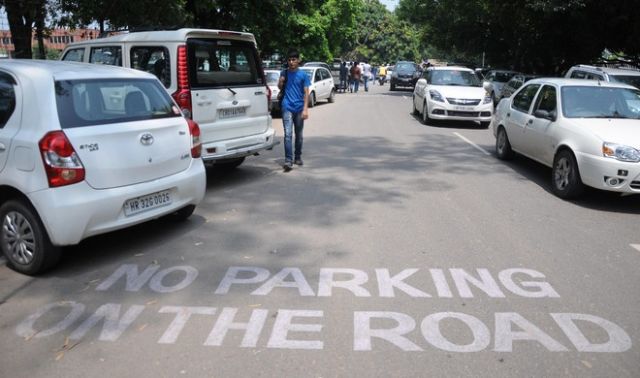 Parking on road, ready to pay Rs 1,000