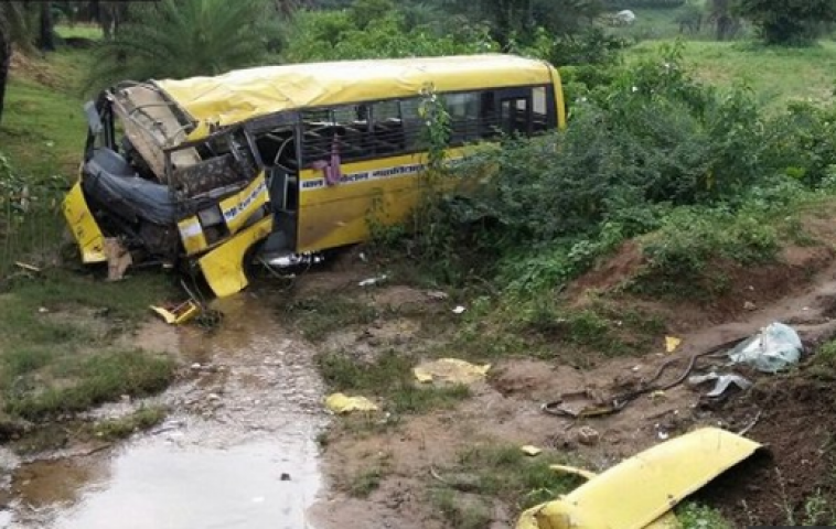 Picnic bus accident in Odisha; 1 killed and 10 injured