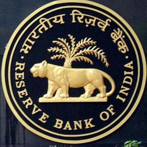 NRIs can exchange scrapped currency: RBI
