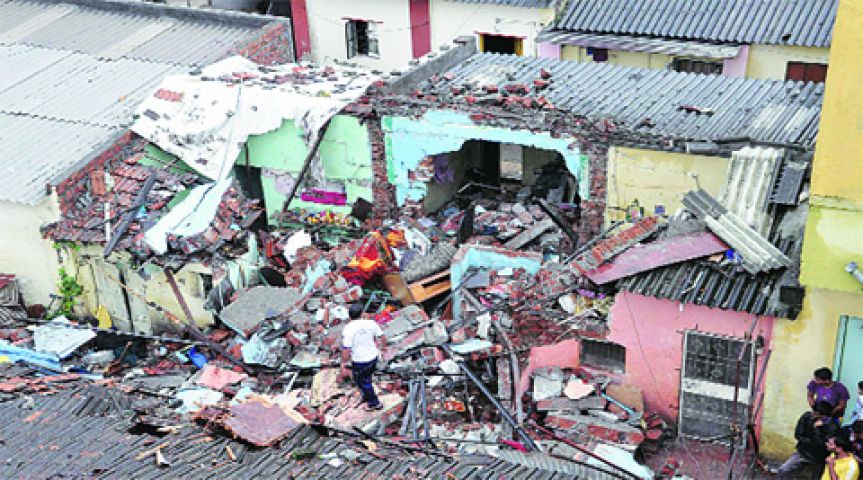 Two kids killed, six injured as house collapses in Mandsaur district