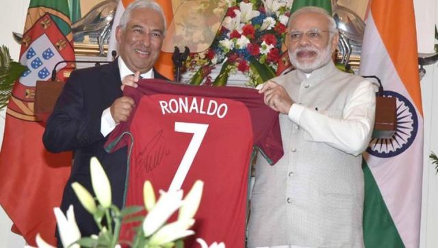 Modi presented Cristiano Ronaldo's autographed shirt