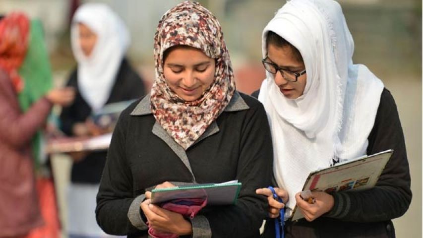 Brave Kashmiri students come to give Board exams, under High Security