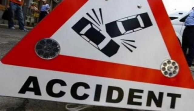 Tractor-trolley overturned, 8 injured
