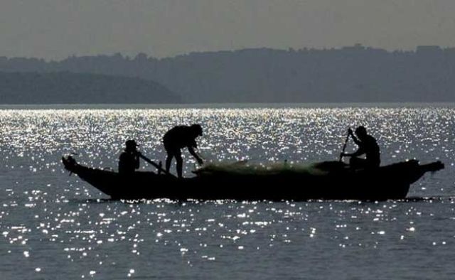 3 Indian fishermen held by Sri Lankan navy