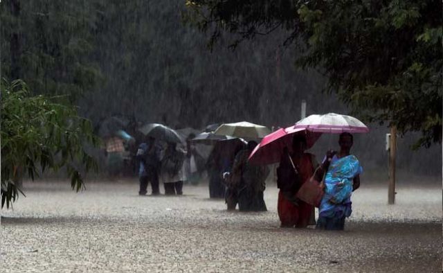 Heavy rains lashed Andhra pradesh's Guntur, 7 dead