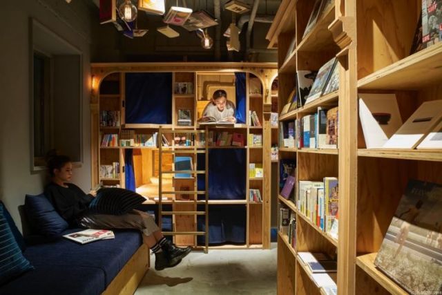 Kyoto's hotel allow people to sleep in 'Bookshelf'!!