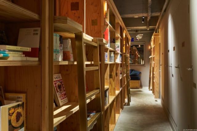 Kyoto's hotel allow people to sleep in 'Bookshelf'!!