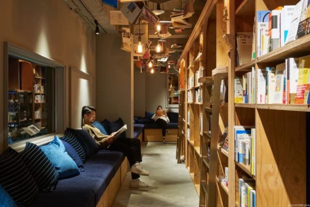 Kyoto's hotel allow people to sleep in 'Bookshelf'!!