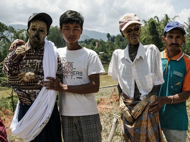 Why Indonesian people live with 'Dead Bodies'!!