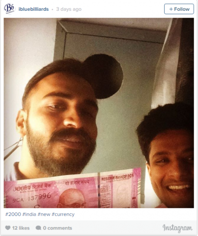 People are going crazy as they are uploading 'selfie' with Rs. 2000 note