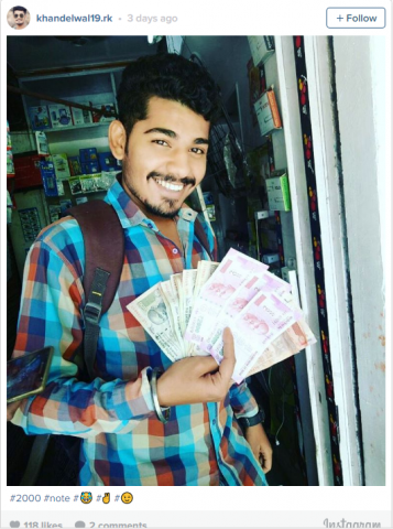 People are going crazy as they are uploading 'selfie' with Rs. 2000 note