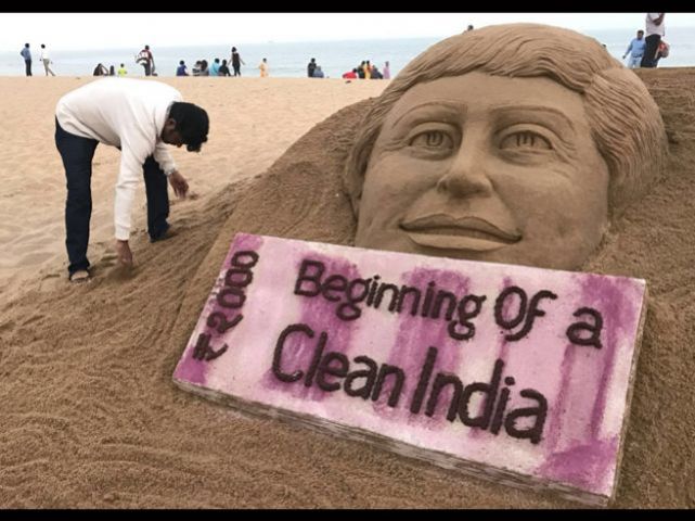 Sand artist made beautiful art piece of new notes !