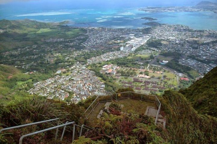 Reach on top! By climbing 3922 stairs of Oahu island !