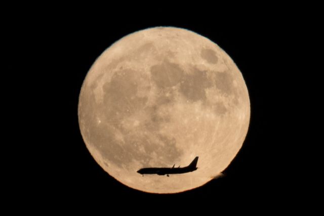 Beautiful photos of 'Super Moon' that brighten up the world on November 14!