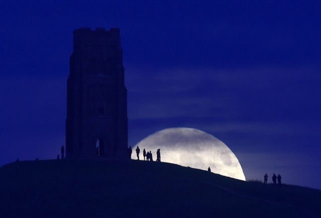 Beautiful photos of 'Super Moon' that brighten up the world on November 14!