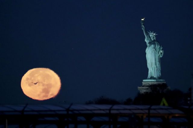 Beautiful photos of 'Super Moon' that brighten up the world on November 14!