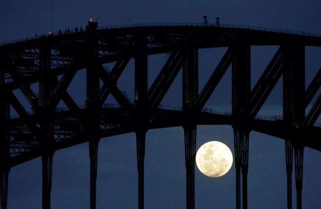 Beautiful photos of 'Super Moon' that brighten up the world on November 14!