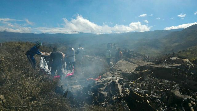 Millitary plane crashes killing 13 people, in Indonesia