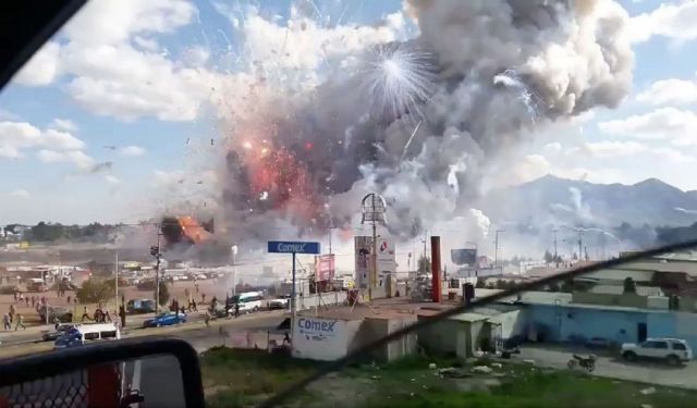 Massive explosion at fireworks market in Mexico, kills 26