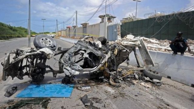 Mogadishu: Suicide bombers blow themselves, kill three security officers