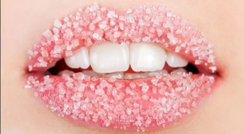 Lips are dry in summer so make these 4 types of lip balms at home
