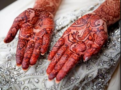 Natural and Easy Tips for a Darker Mehndi Colour
