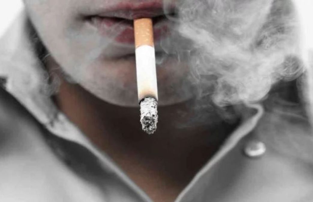 सिगरेट पीने से पड़ रहे होठ काले, घरेलु नुस्खे करेंगे मदद