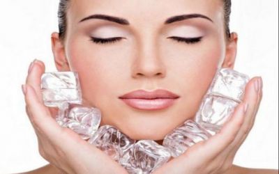 Ice Cubes Is Beneficial For Skin In Monsoons
