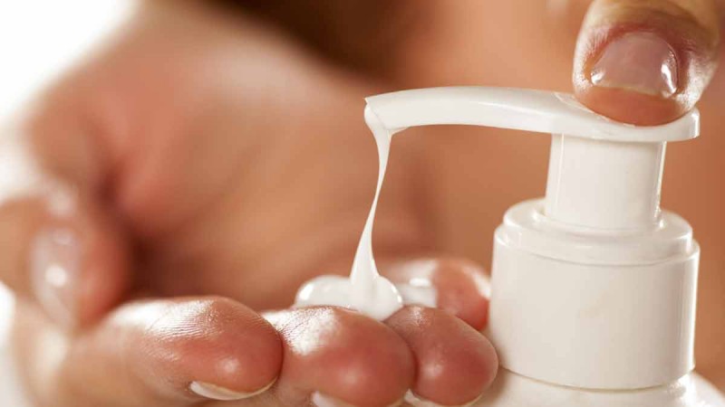 Moisturizer contains alcohol, know what is the truth