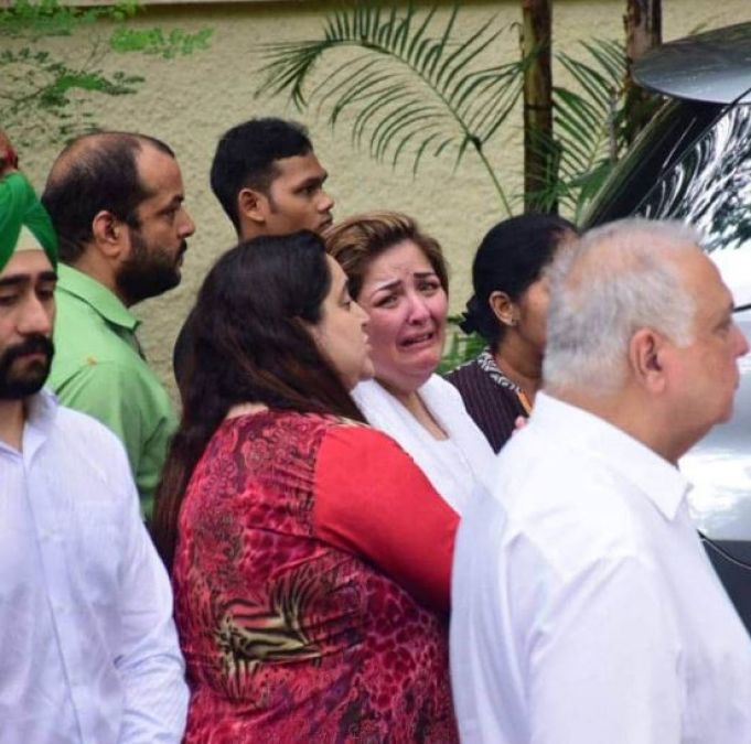 After Seeing the remains of Maternal grandfather, Sunaina Roshan Cried Badly!