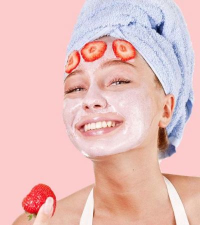 Homemade strawberry face packs to get glowing skin