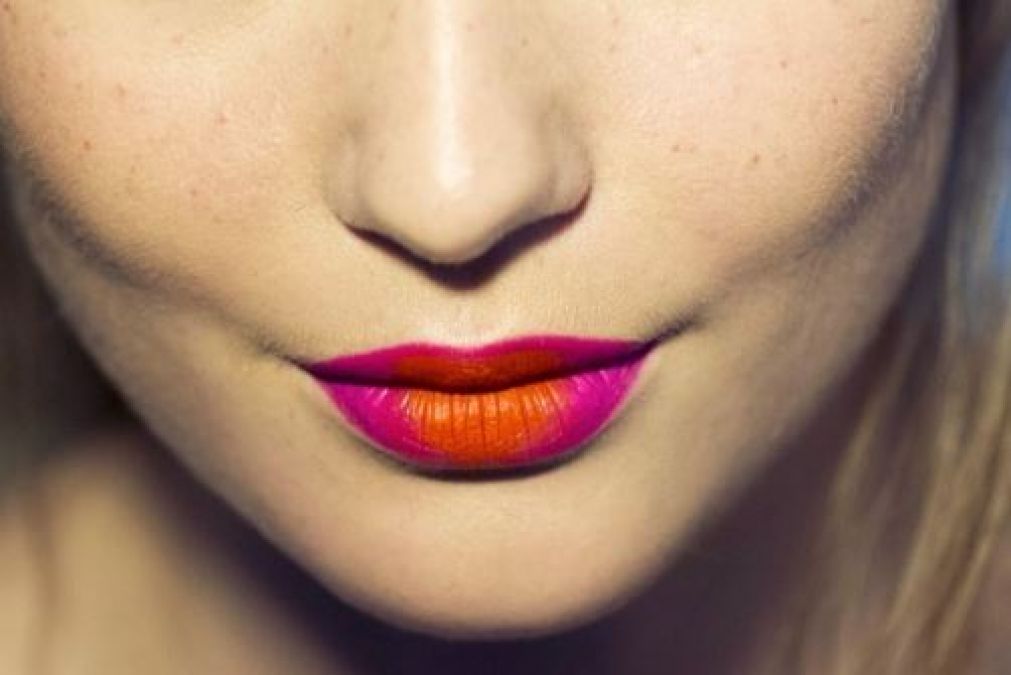 Try Dual Tone Lipstick Shade For The Festive Season