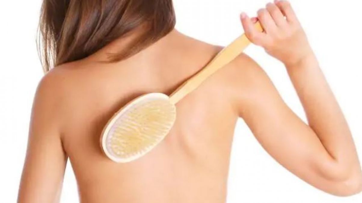 Here's What Dry Brushing Your Skin Actually Does, Learn Benefits