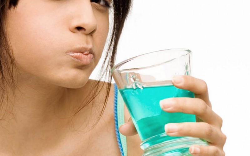 How to Make These 5 Natural Homemade Mouthwashes for Fresh Breath and Healthy Gums
