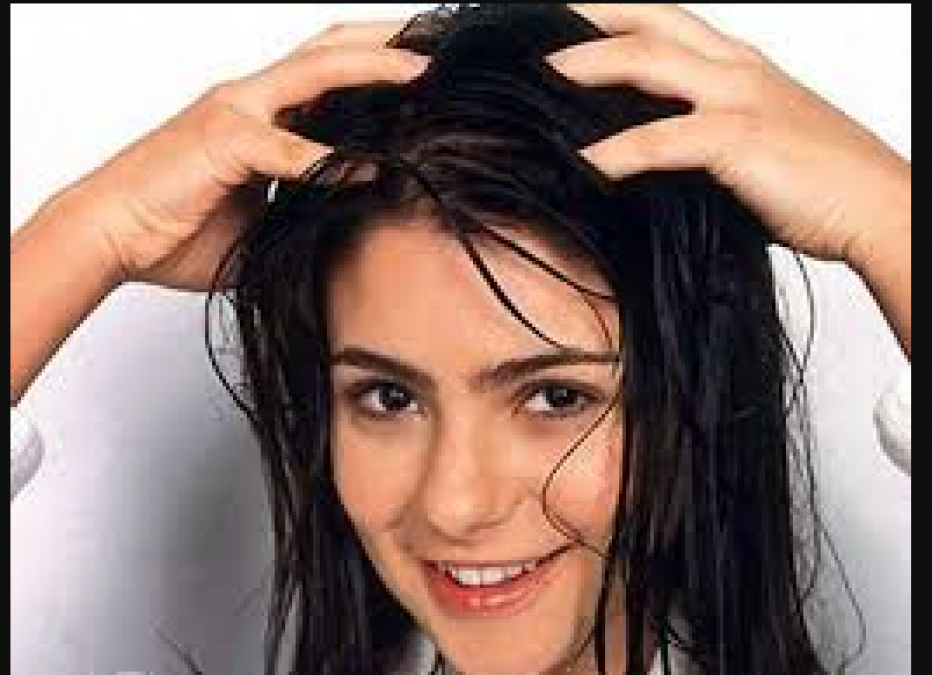 Do oil massage in winter for healthy and silky hair